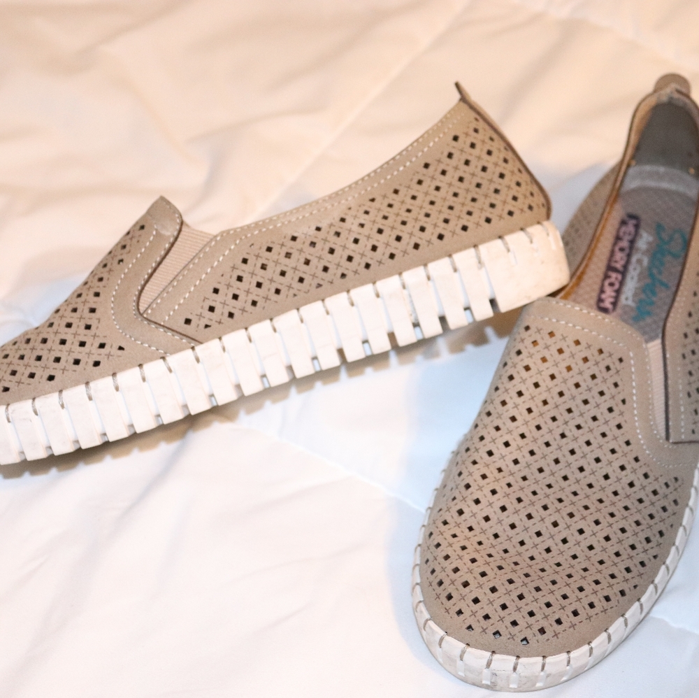 Skechers Air-Cooled Memory Foam Sneakers Size 8